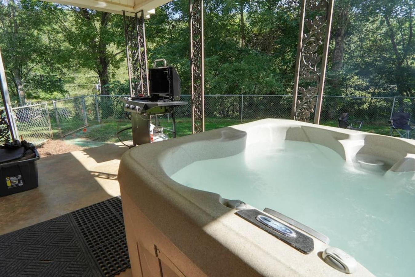 Vila Trail-Ready Retreat Near Waterfalls W/ Hot Tub Brevard Exteriér fotografie